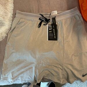 Nike men’s running reflective shorts Medium